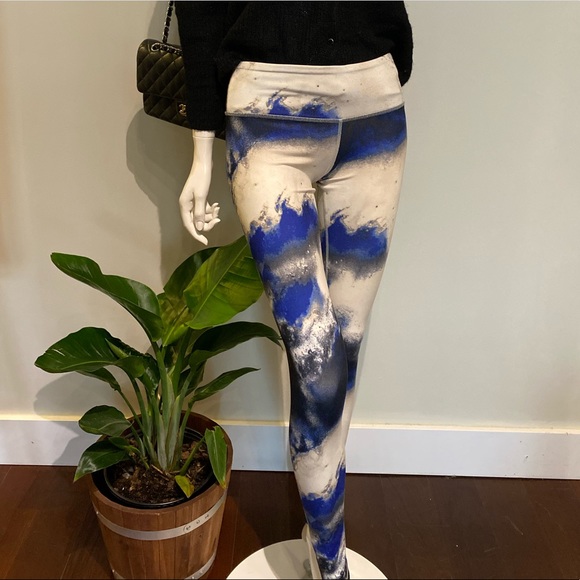 Lululemon leggings - Picture 3 of 4